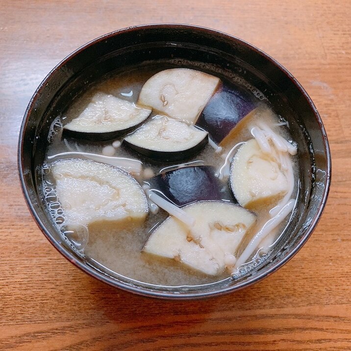 茄子とエノキの味噌汁